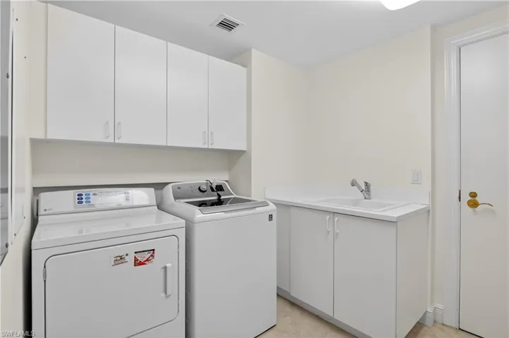1060  Borghese  LN, Naples, FL 34114