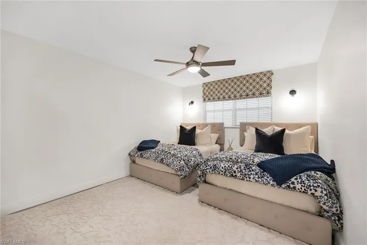 290  Banyan  BLVD, Naples, FL 34102