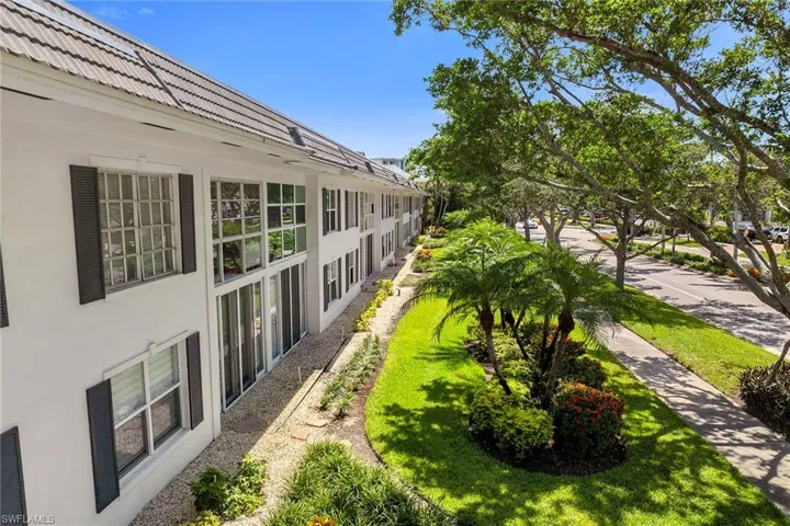 290  Banyan  BLVD, Naples, FL 34102