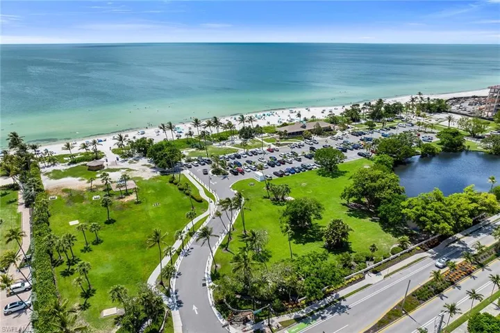 290  Banyan  BLVD, Naples, FL 34102