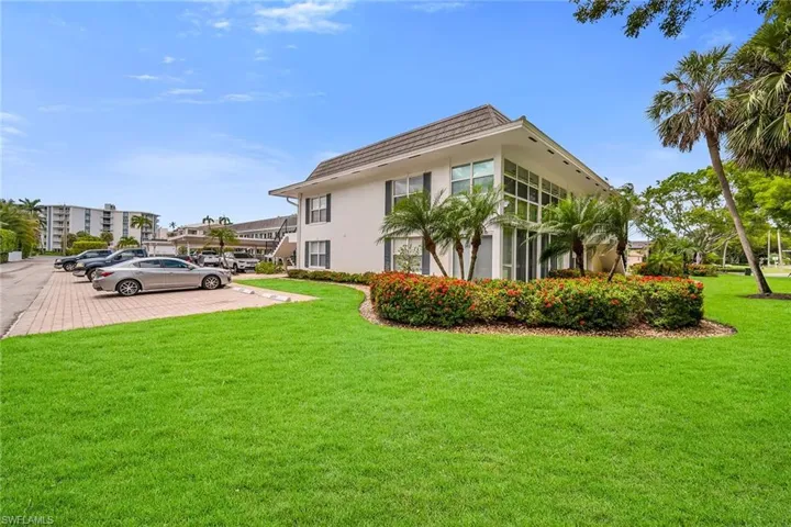 290  Banyan  BLVD, Naples, FL 34102