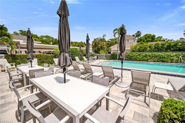 290  Banyan  BLVD, Naples, FL 34102