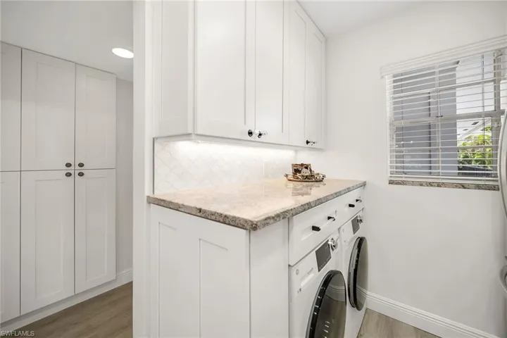 290  Banyan  BLVD, Naples, FL 34102