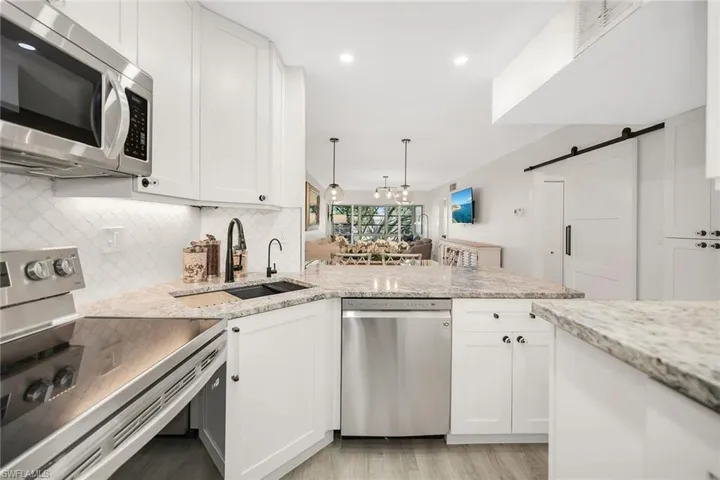 290  Banyan  BLVD, Naples, FL 34102