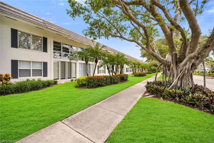 290  Banyan  BLVD, Naples, FL 34102
