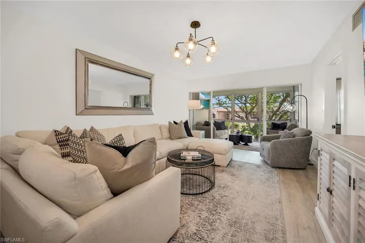 290  Banyan  BLVD, Naples, FL 34102