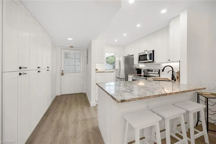 290  Banyan  BLVD, Naples, FL 34102