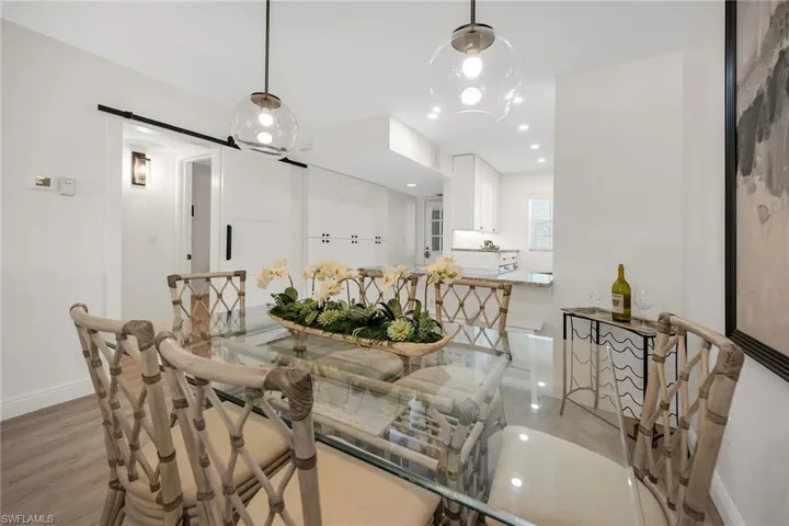 290  Banyan  BLVD, Naples, FL 34102