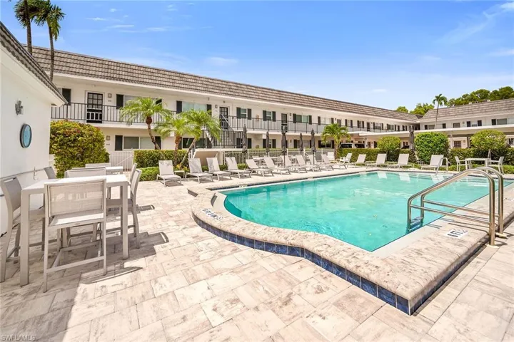 290  Banyan  BLVD, Naples, FL 34102