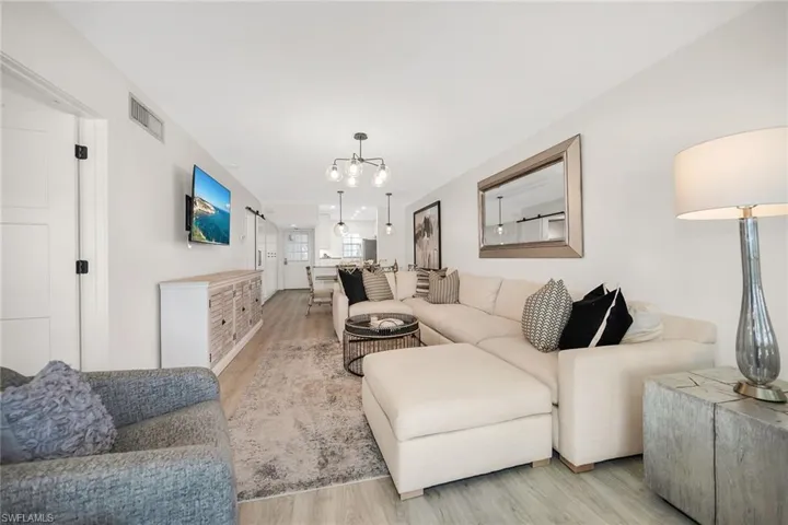 290  Banyan  BLVD, Naples, FL 34102