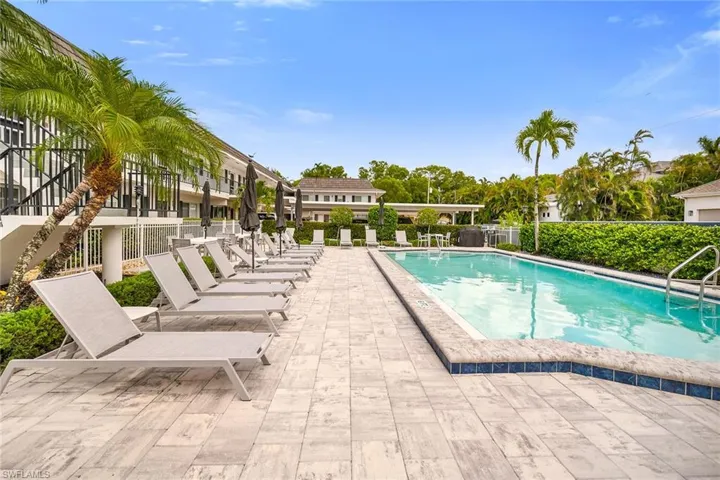 290  Banyan  BLVD, Naples, FL 34102
