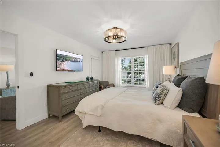 290  Banyan  BLVD, Naples, FL 34102