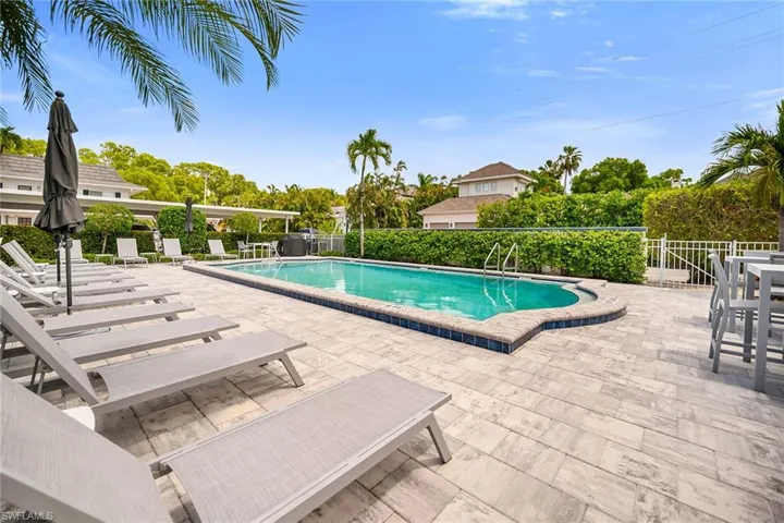 290  Banyan  BLVD, Naples, FL 34102