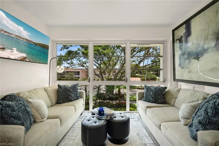 290  Banyan  BLVD, Naples, FL 34102