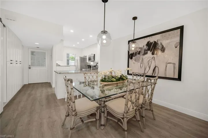 290  Banyan  BLVD, Naples, FL 34102