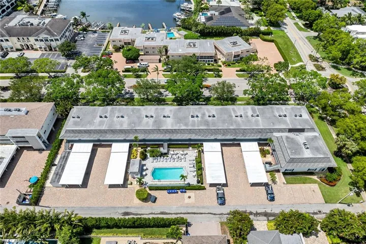 290  Banyan  BLVD, Naples, FL 34102