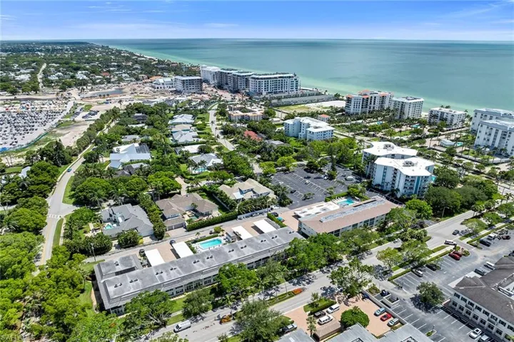 290  Banyan  BLVD, Naples, FL 34102