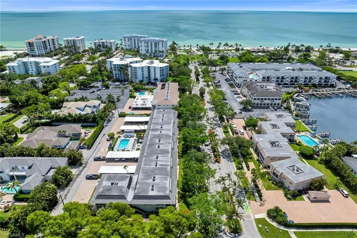 290  Banyan  BLVD, Naples, FL 34102