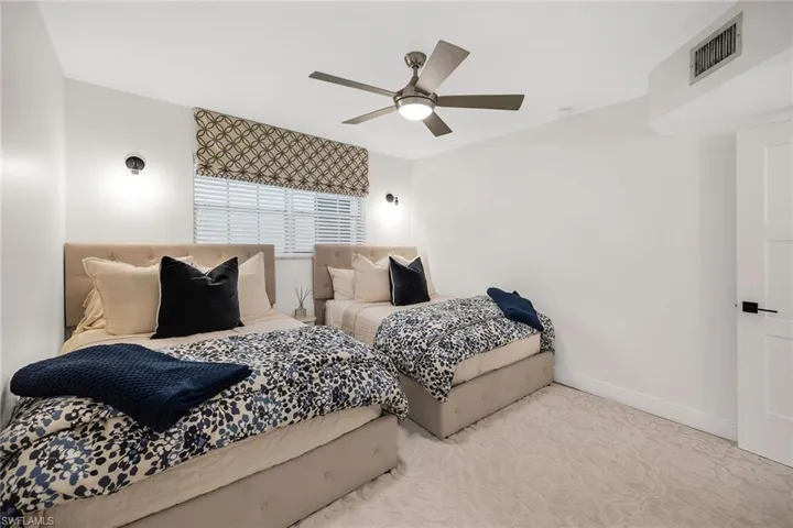 290  Banyan  BLVD, Naples, FL 34102