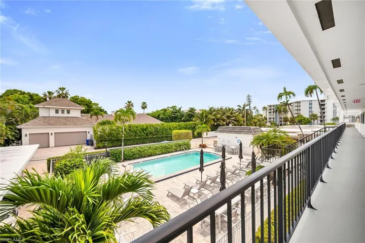 290  Banyan  BLVD, Naples, FL 34102