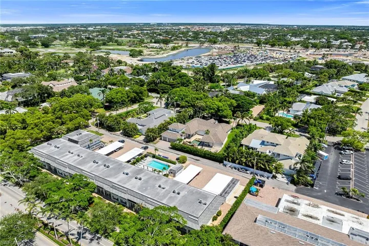 290  Banyan  BLVD, Naples, FL 34102