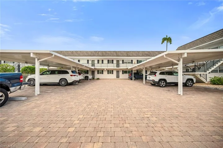 290  Banyan  BLVD, Naples, FL 34102