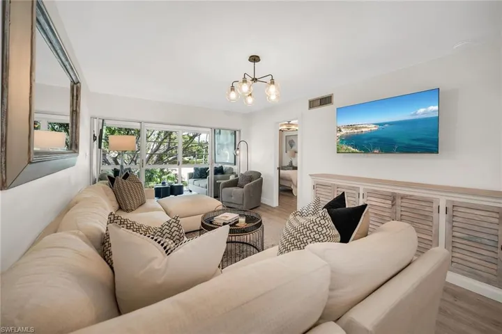 290  Banyan  BLVD, Naples, FL 34102