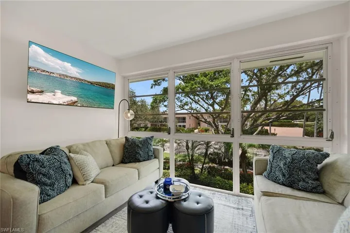 290  Banyan  BLVD, Naples, FL 34102