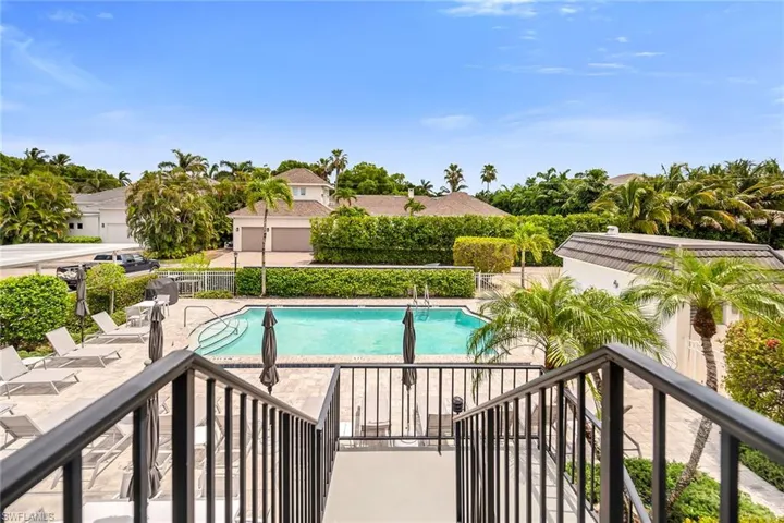290  Banyan  BLVD, Naples, FL 34102