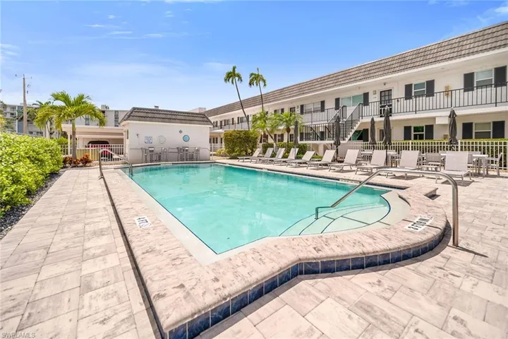 290  Banyan  BLVD, Naples, FL 34102