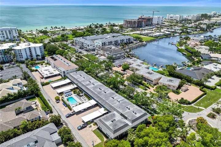 290  Banyan  BLVD, Naples, FL 34102