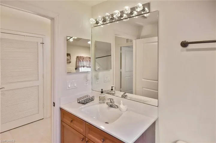 10021 Lake Cove Dr 101, Fort Myers, Florida 33908