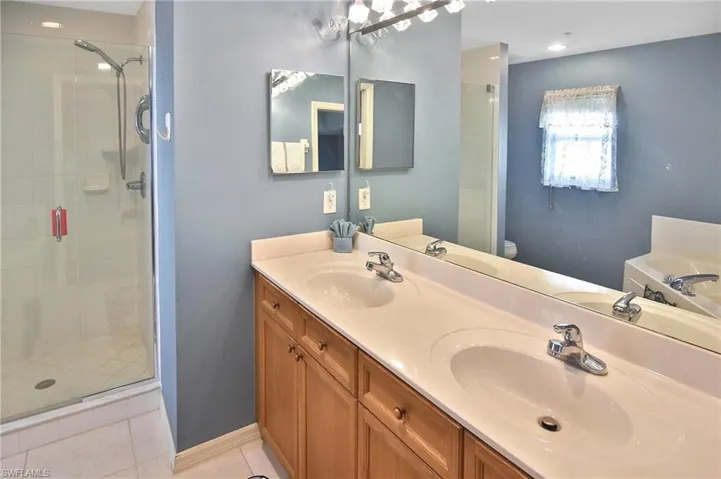 10021 Lake Cove Dr 101, Fort Myers, Florida 33908