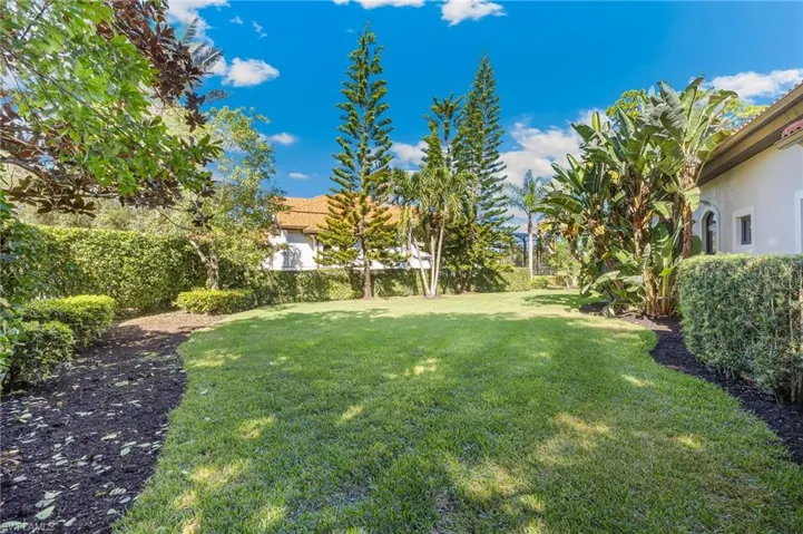 Side yard fence for dog run