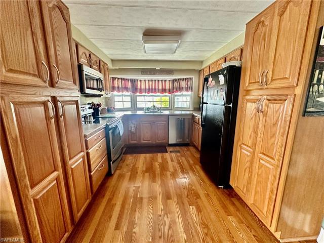 Look at this beautiful kitchen