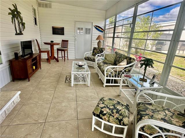 Furnished Lanai