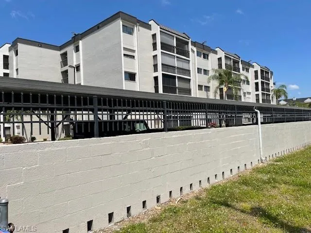2121  Collier  AVE, Fort Myers, FL 33901