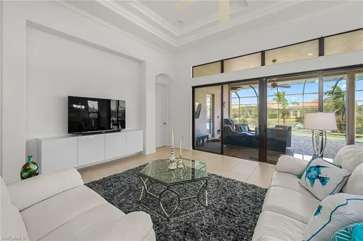 Spacious Great Room-Lake Views!!
