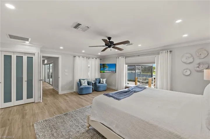 Bedroom with access to exterior, light wood-style floors, recessed lighting, crown molding, and a ceiling fan