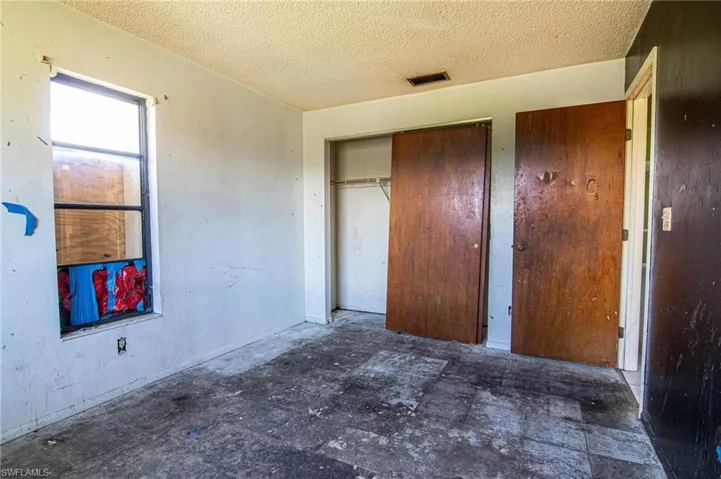 Unfurnished bedroom featuring a textured ceiling