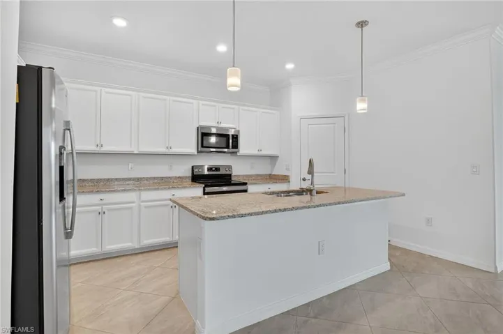 2126 Hamlin St, Naples, Florida 34120