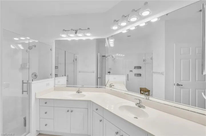 200  Vintage  CIR, Naples, FL 34119