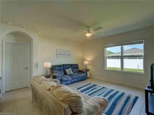 328 Sw 24th Pl, Cape Coral, Florida 33991