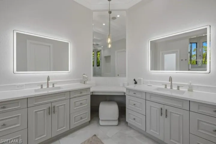 707 Hickory Rd, Naples, Florida 34108