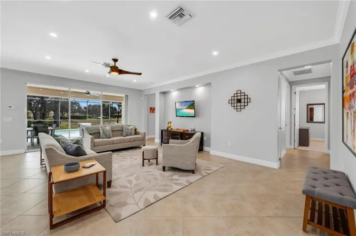 8637  Julia  LN, Naples, FL 34114