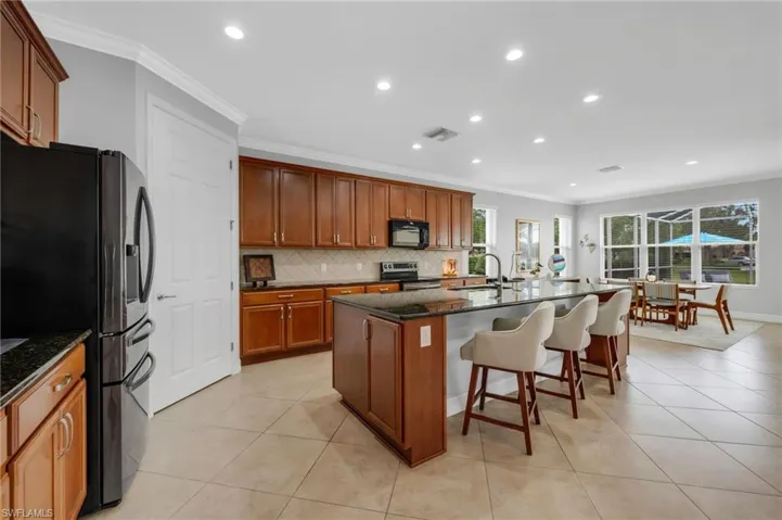 8637  Julia  LN, Naples, FL 34114
