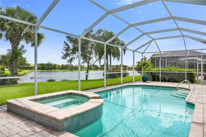 8637  Julia  LN, Naples, FL 34114