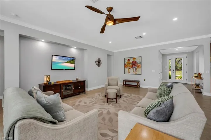 8637  Julia  LN, Naples, FL 34114