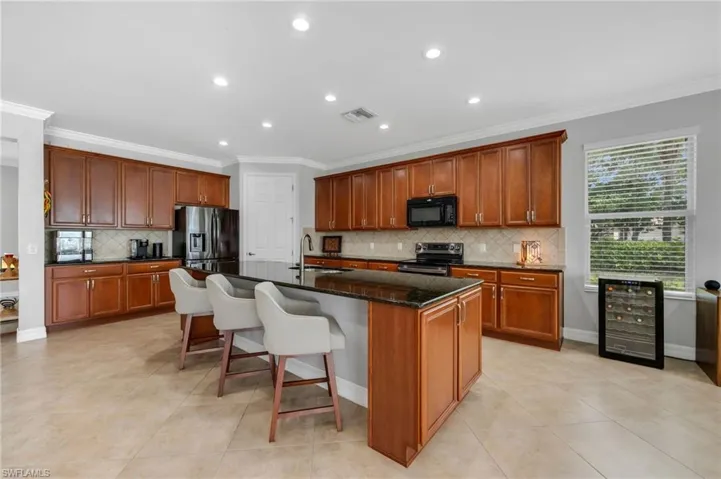 8637  Julia  LN, Naples, FL 34114