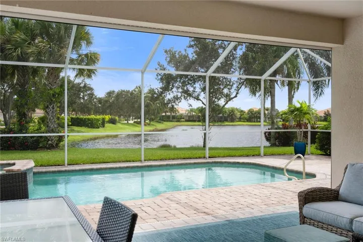 8637  Julia  LN, Naples, FL 34114